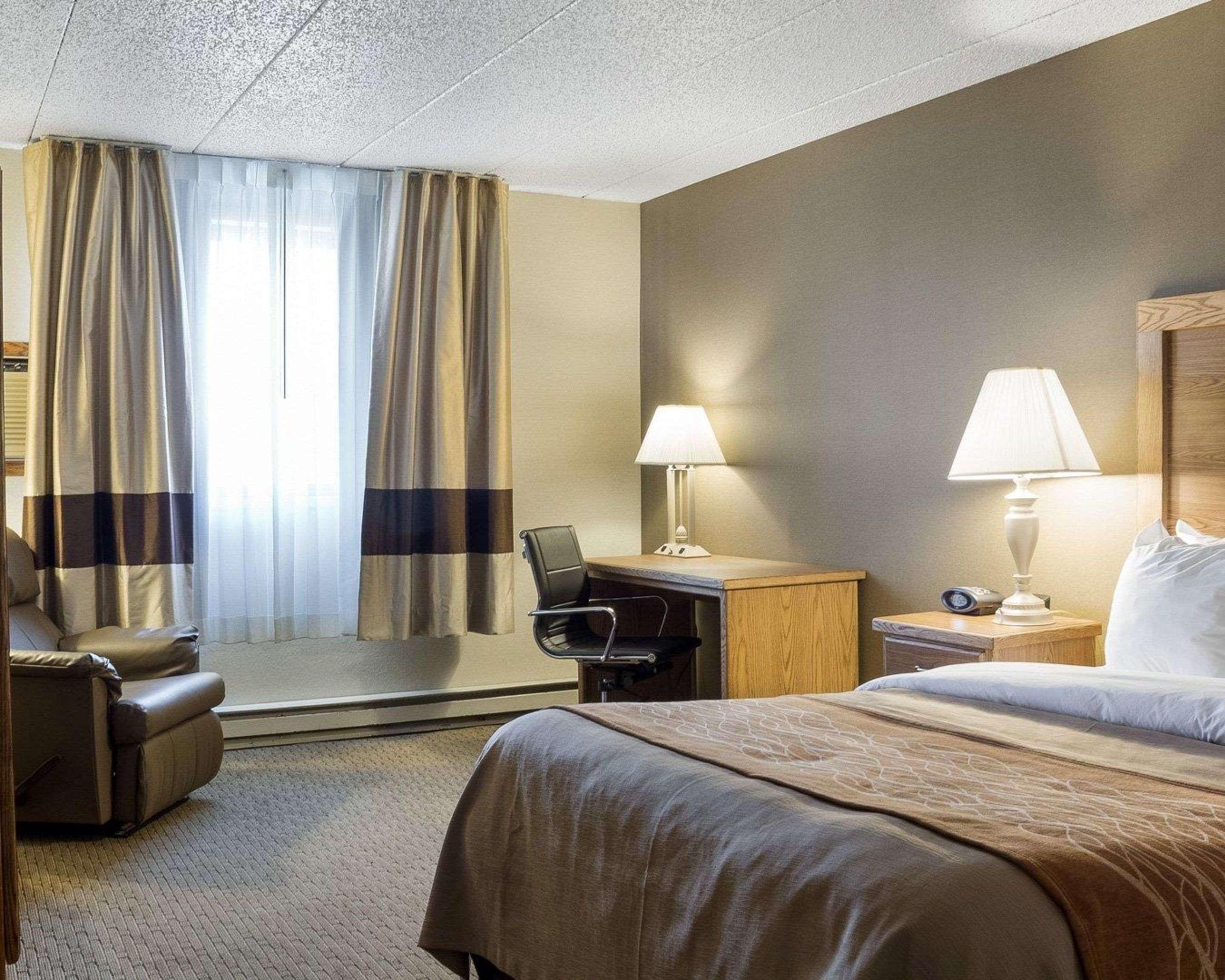 Quality Inn Bismarck I-94 エクステリア 写真