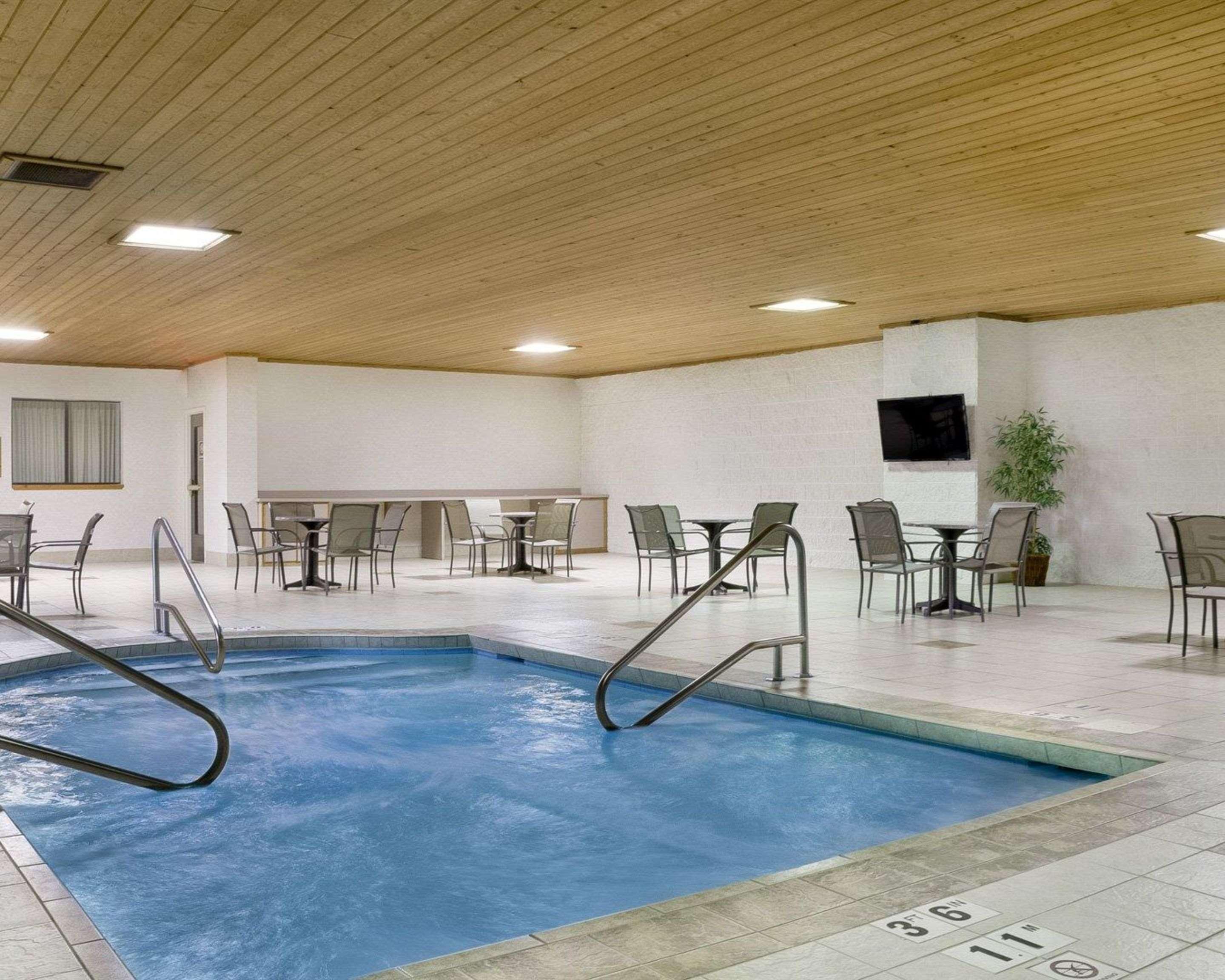 Quality Inn Bismarck I-94 エクステリア 写真