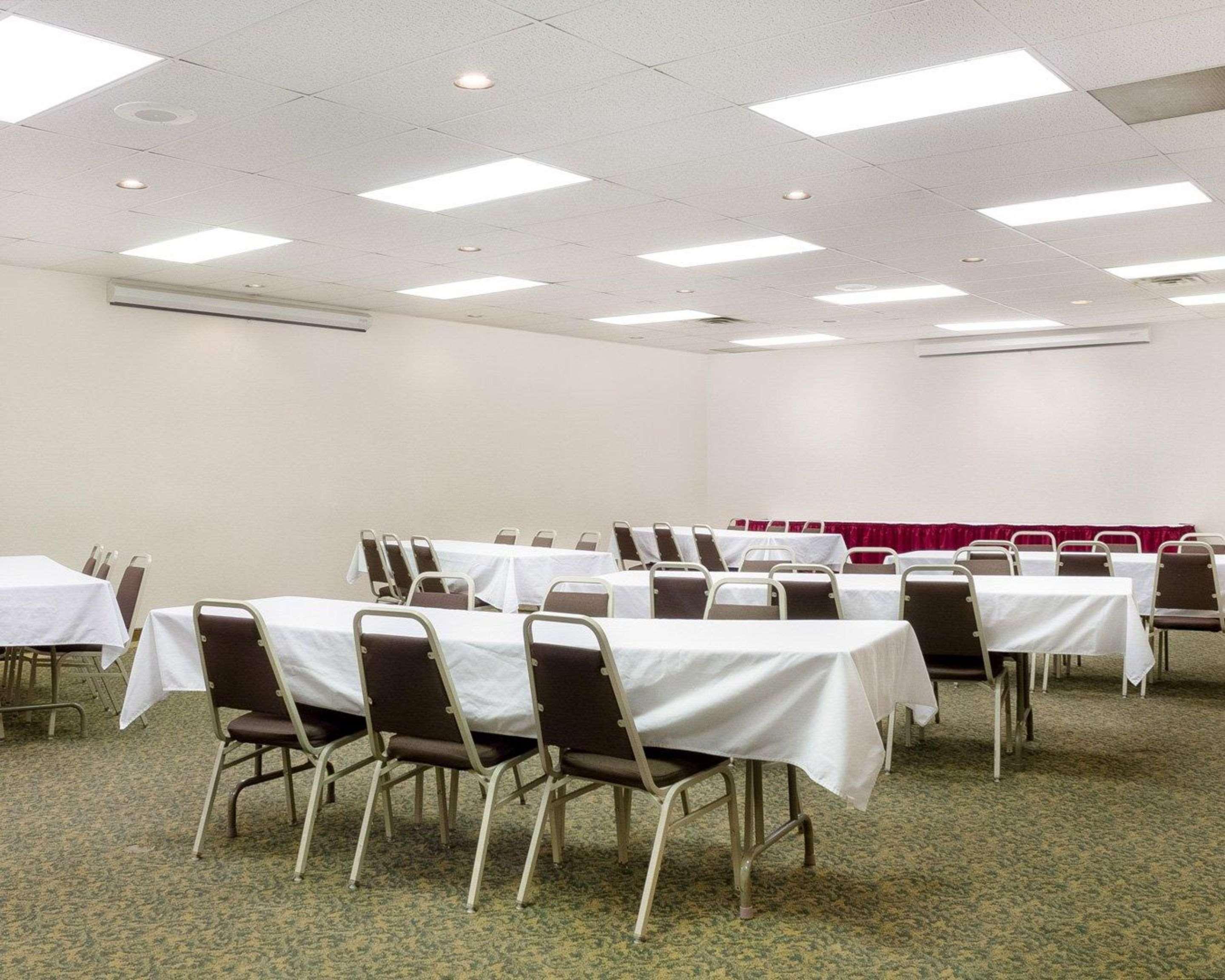 Quality Inn Bismarck I-94 エクステリア 写真