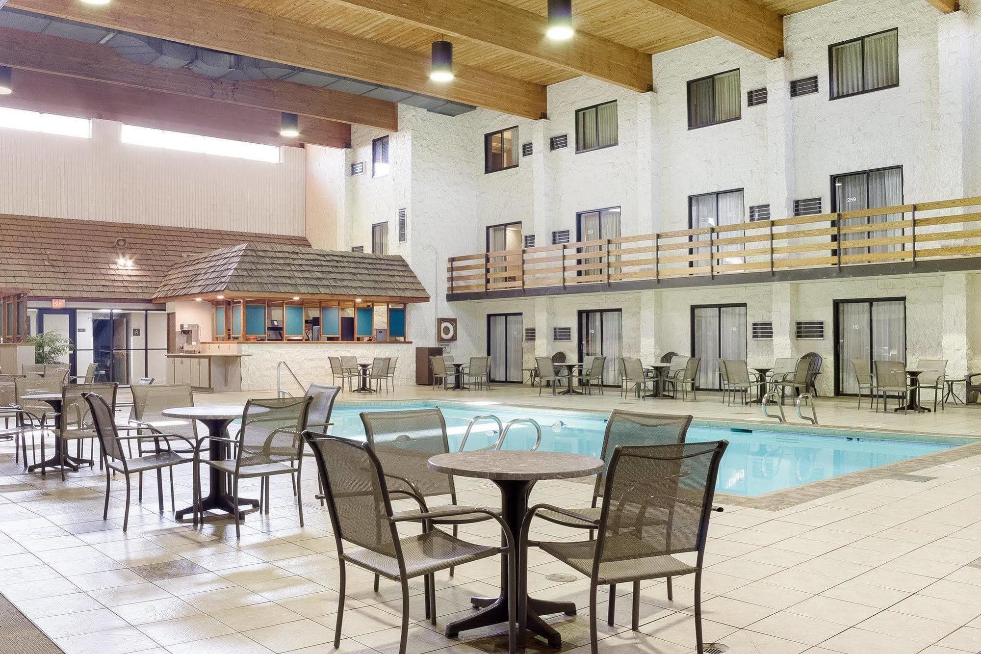 Quality Inn Bismarck I-94 エクステリア 写真