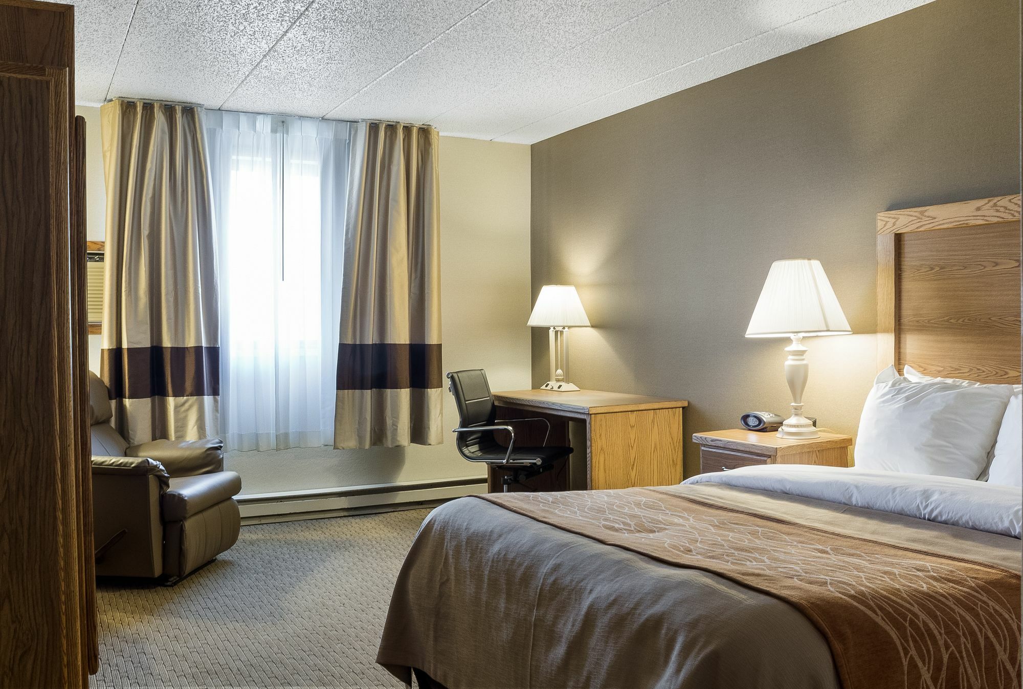 Quality Inn Bismarck I-94 エクステリア 写真